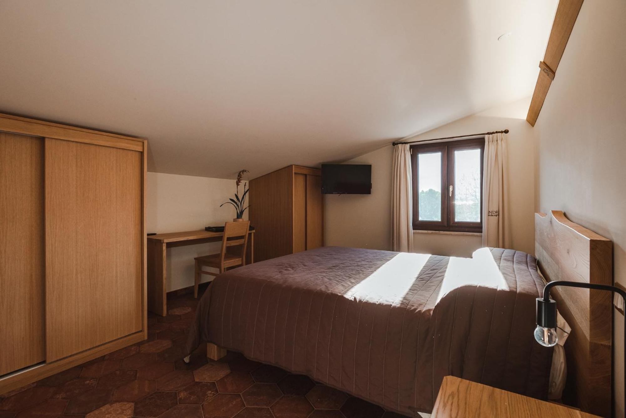 Seguire Le Botti - Agriturismo Cantina Sant'Andrea Borgo Vodice ภายนอก รูปภาพ